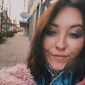 Meet your Posher, Caroline